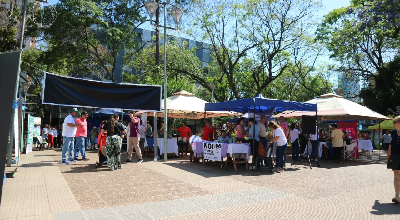 DD.HH: La Plaza San Martín se colmó de actividades